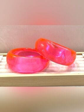 Vintage Chunky Neon Pink Orange Bangle Bracelet Set 2pc Lucite Stackable READ